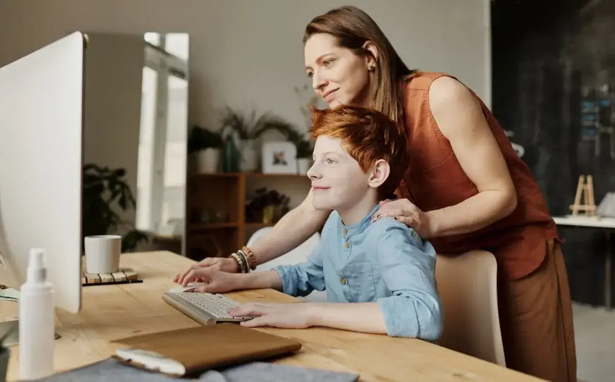 teaching a kid about money on their computer